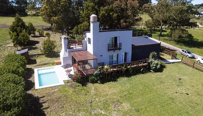 Casa Lobos: casa con parque y pileta, vista aérea